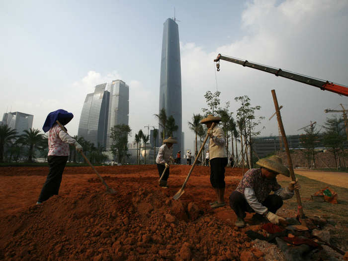 15. Guangzhou West Tower, or Guangzhou International Finance Center — Guangzhou, China (1,435 feet)