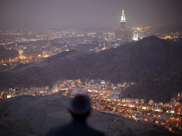 3. Abraj Al-Bait Tower — Mecca, Saudi Arabia (1,971 feet)