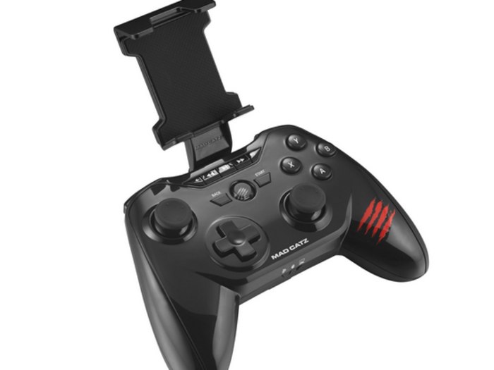 The Mad Catz C.T.R.L.R Mobile Gamepad makes gaming on the go easy