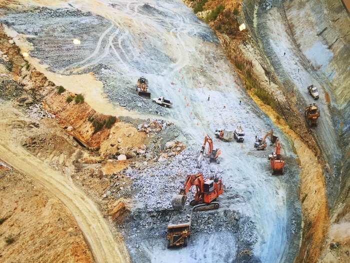 Up close, it was filled with images of construction in nature.