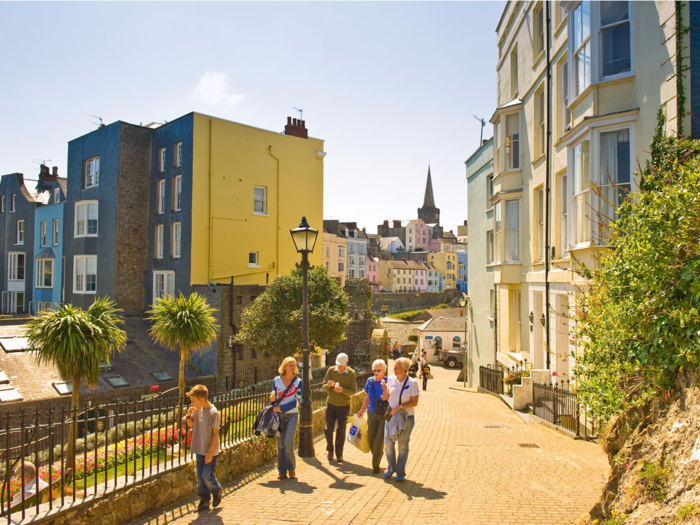 In the seaside town of Tenby in south Wales, visitors can enjoy pristine beaches and cobblestone streets filled with restaurants, shops, cafes, and pubs. The historic walls of the medieval town still stand to this day.