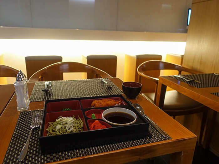 After taking a shower, a lounge attendant asked if wanted to have something to eat. Even though I wasn’t really hungry, I decided to take one for the team and order a Bento box. To be honest, I probably would have ordered another dish as the noodles were quite dry.