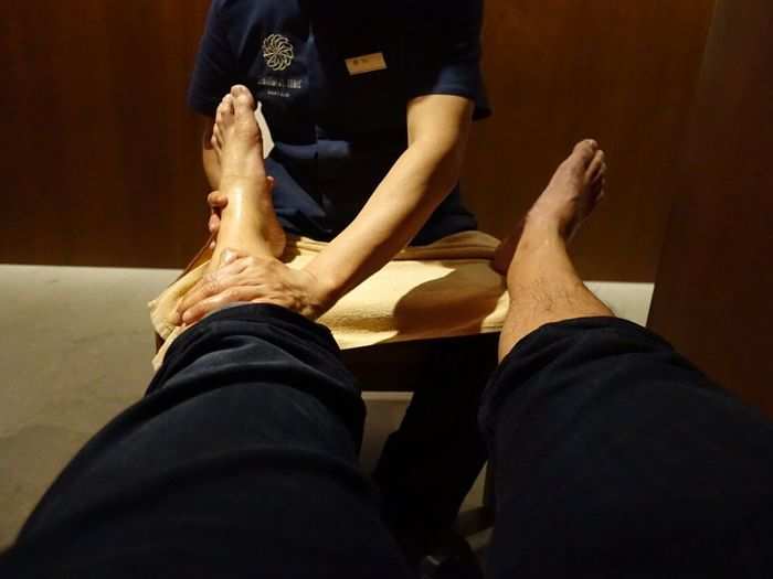 My masseuse was extremely friendly and asked me what kind of massage I wanted. Since my foot was aching from my sprain two days ago, I chose the foot option. The friendly masseuse quickly got to work and found my sore spot.