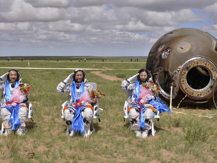 All the spacecraft come with a landing pod that looks similar to NASA