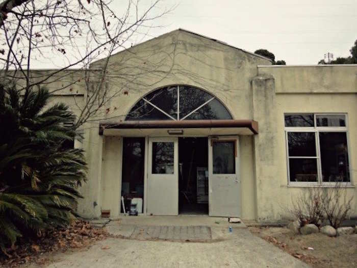 Here is a picture of the former two-room poison gas laboratory on the island which was converted into a museum in 1988. "At the entrance of the museum is an unsupervised ticket machine and a sign that says, 