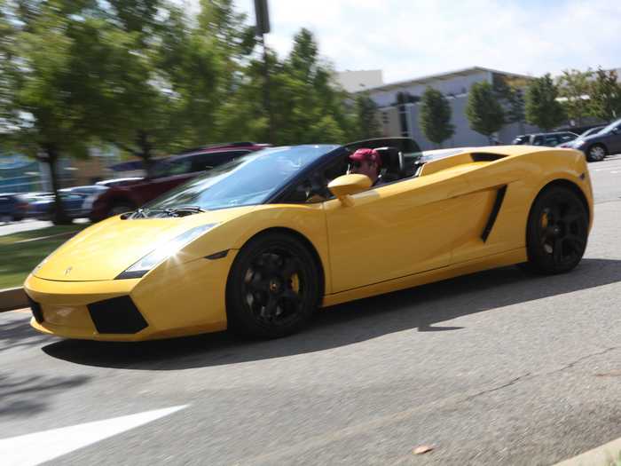 I took a spin in a convertible version of the Gallardo last year and found that rather more loudly clad Lambo to be a pretty easy supercar to drive.