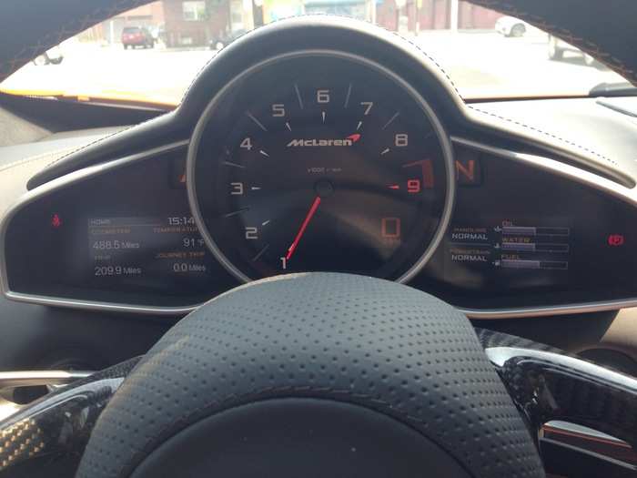 A big tachometer displayed sits prominently in the middle if the 650S