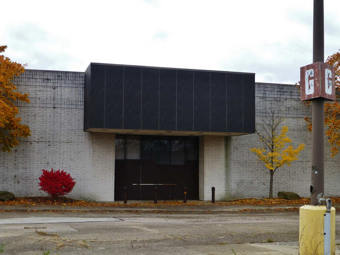 This is the closed-down Rolling Acres Mall in Akron, Ohio.