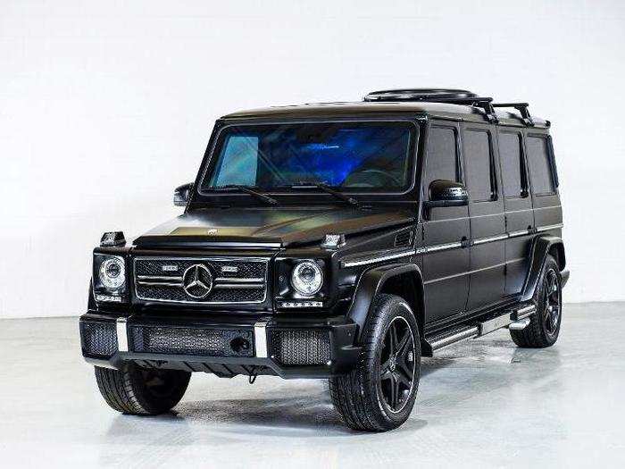 To keep the G63 out of trouble, the limo is equipped with a slew of perimeter security cameras. Now that