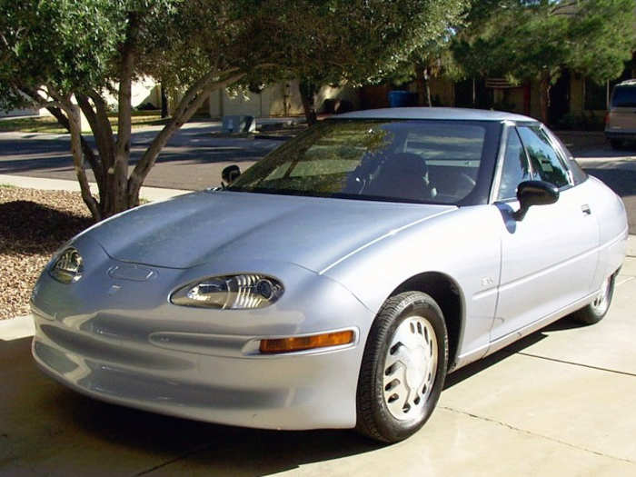 One of the most popular electric cars during this period became General Motors EV 1.