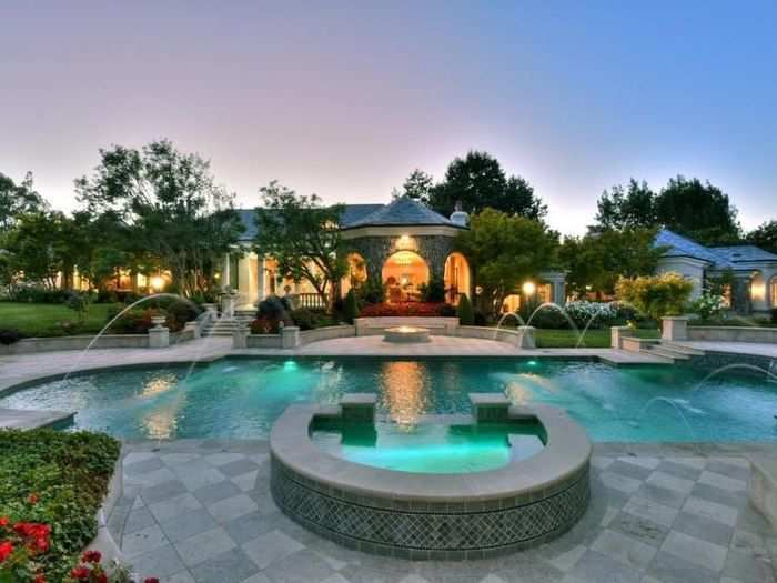 The elegant outdoor pool even has decorative fountains.