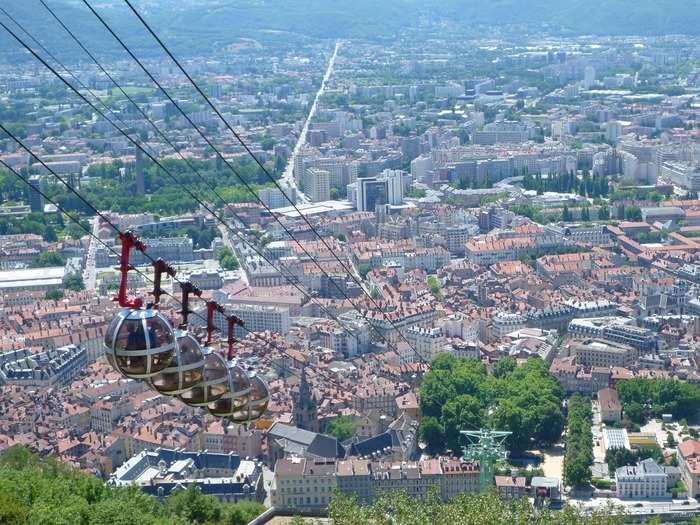 27. (94 out of 100) Grenoble Ecole de Management — The lowest ranked French school on the list, in the alpine town of Grenoble, has an average alumni salary of $93,680, and MBA holders get a salary increase of 80%.