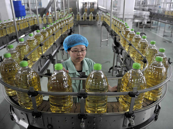 In 2011, 1.35 million tonnes of edible oils, such as corn and soybean, were imported to China.