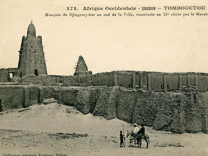 He also built the legendary Djinguereber Mosque in Timbuktu, pictured below, which still stands.