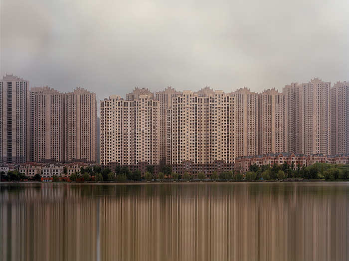 In 2015 Caemmerer photographed the Kangbashi District of Ordos, the Yujiapu Financial District near Tianjin, and the Meixi Lake development near the city of Changsha.