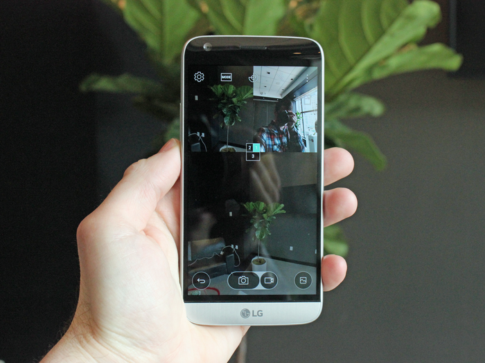 This mode lets you take a picture with all three cameras at once, including the front facing camera.