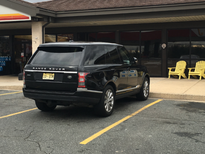 As we headed south towards our destination, we decided to take a break in Delaware for some coffee. Thus far, the humans in the car had required two pit stops. The Range Rover needed none.