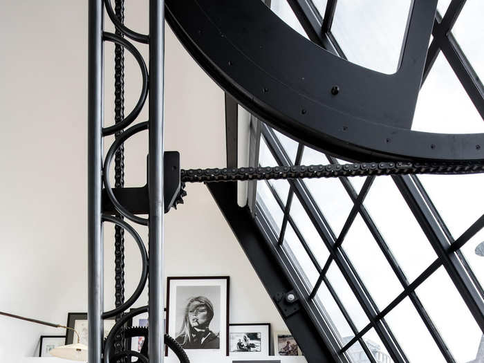 An arty wrought-iron staircase winds up through the townhouse, too.