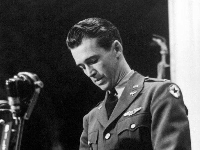 Actor Jimmy Stewart in US Air Force uniform at the Oscars podium in 1942.