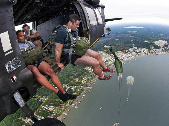 19 stunning images of US paratroopers doing what they do best