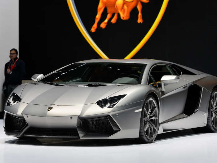 5.Lamborghini Aventador: A Lamborghini should neither be boring nor conventionally beautiful. Fortunately, the flagship Aventador isn