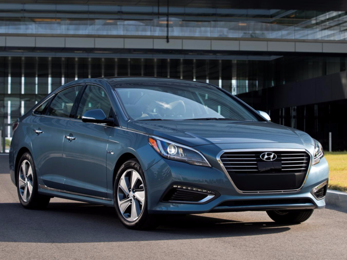 Wards was also highly impressed by the hybrid system on the Hyundai Sonata PHEV. The hybrid sedan returned 41 to 80 mpg of fuel economy during testing.