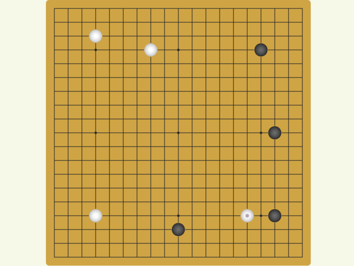 But to expand your own territory, you need to invade and attack the territory your opponent has formed. You can see the white side attacking me in the bottom right side of the board.