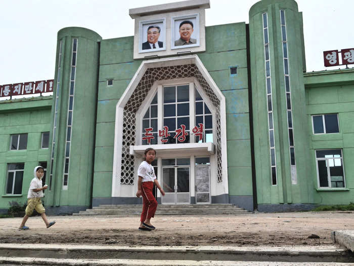 When she later returned to the train station, she noticed portraits of the country