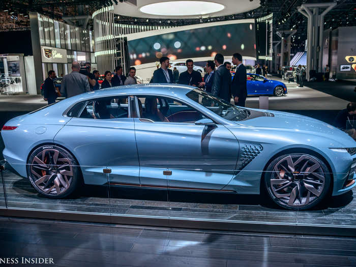 The side profile of the Genesis concept is defined by a long hood and a sloping coupe roof line. The side gills right behind the front wheel are a particularly eye-catching feature.