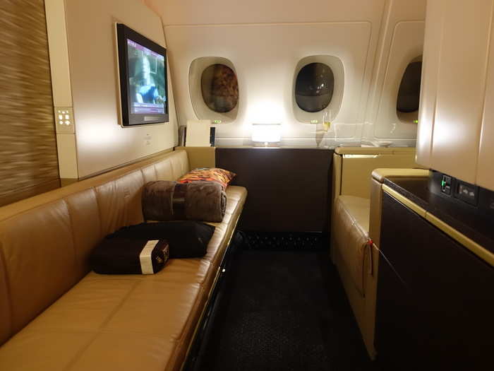 The apartment was huge, with enough space for a lounging area with a convertible sofa and a separate reclining chair. Lengthwise, I’d say the apartment is equivalent to at least 4 economy seats side by side. The apartment seats are so big that only one seat can fit on each side of the plane.