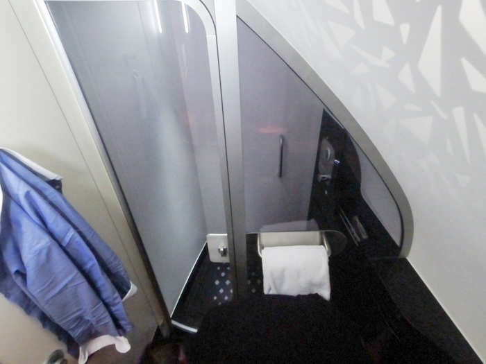 Etihad is currently one of two airlines with an onboard shower, the other being its UAE rival, Emirates. Unlike Emirates, Etihad doesn’t have any shower attendants or a first class bar on board. However, I’m not one to complain since it was still a shower at 40,000 feet, which is an incredible feat.