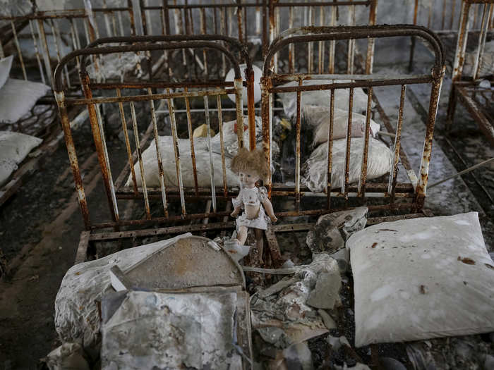 Greenpeace has estimated a total of 100,000 to 400,000 people in total could die of health issues directly caused by the accident at Chernobyl.