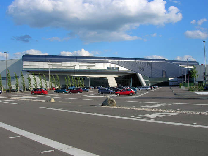 After the success of the Rosenthal Center, Hadid was hired for several other projects. The BMW Central Building in Leipzing, Germany was among the first. It was completed in May 2005.