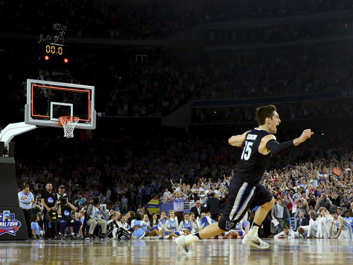 The clock reads 0.0, the backboard