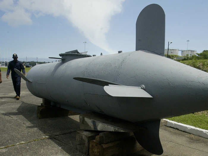 Narco torpedoes are the least technologically advanced submersible. These empty canisters are designed to be dragged behind a camouflaged ship. In the event of detection, the tow-ship can drop the torpedo which then activates a homing signal for later pick-up.