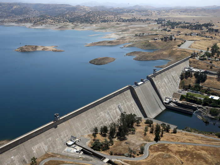 Reservoir banks that used to be underwater at Millerton Lake, on top of the Friant Dam.