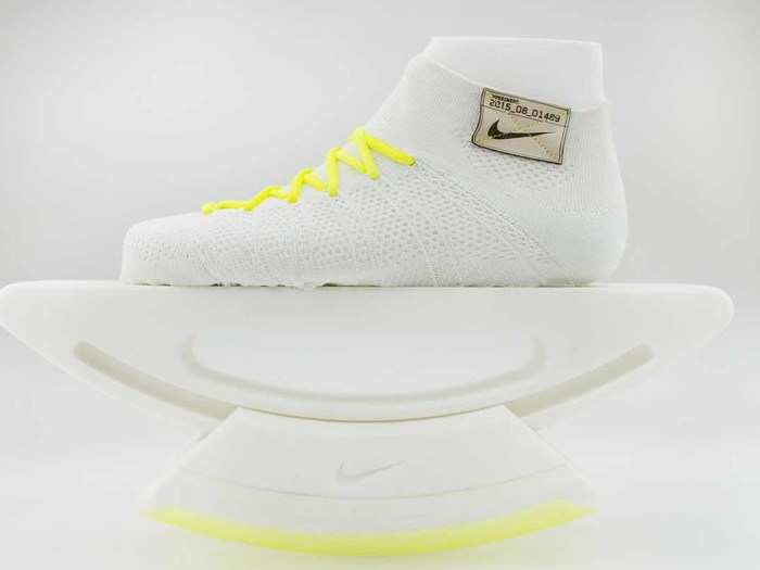 A "gliding convex outsole" on this shoe uses natural momentum to launch runners forward.