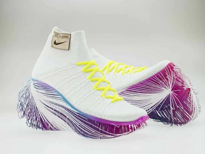 Another model using 3D printing, the sole of this shoe is completely offset, an extreme version of "modifying the sensation of running via the athlete