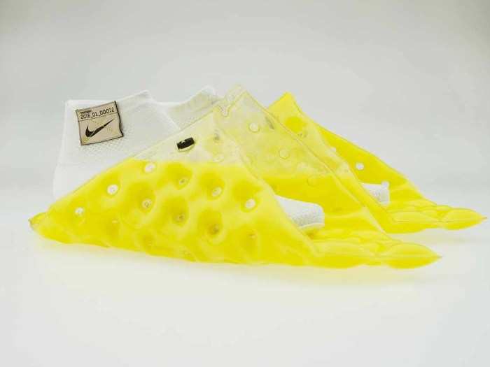 Brightly colored fluid fills these airbags, which creates a naturally adaptive underfoot cushion.