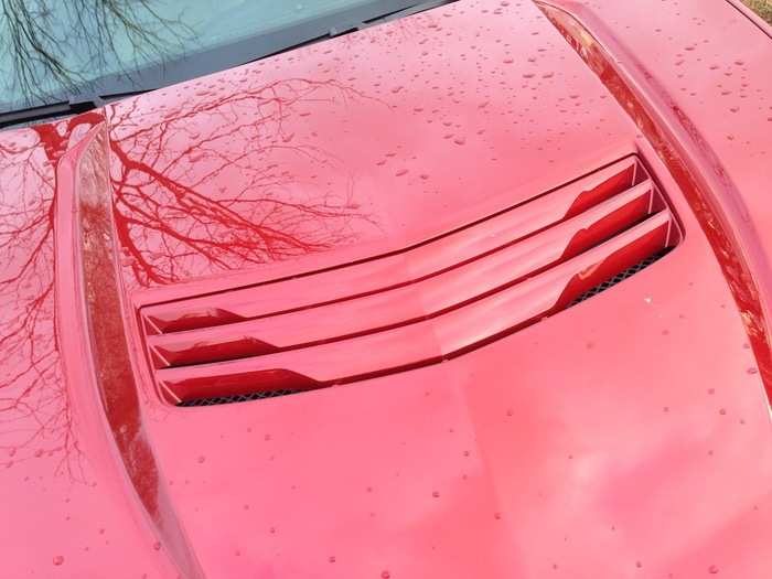 And any fan of arrogant, hot-rodding American muscle will dig this slatted hood scoop. That hood, by the way, is made of lightweight carbon fiber.