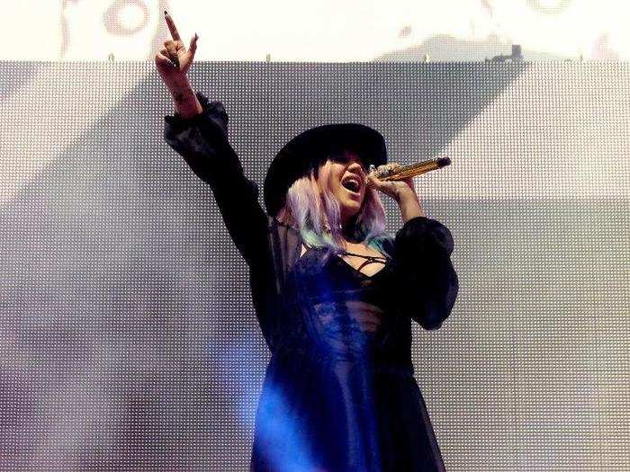 Kesha delivered a surprise performance alongside producer Zedd. She