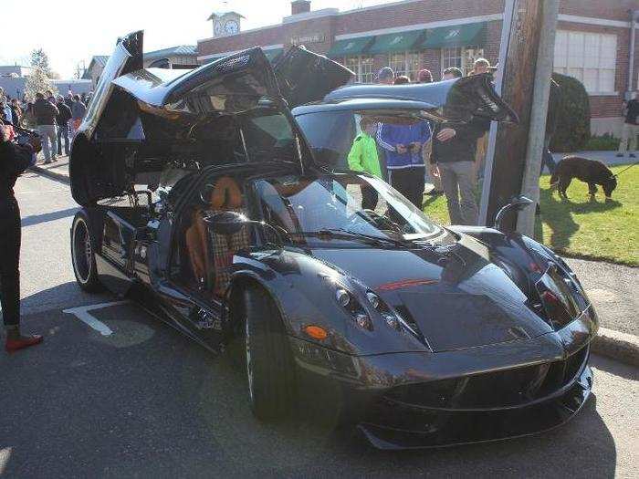 But the real attention-getter in the crowd was this Pagani Huayra.