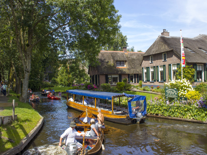 This has given it the nickname "Dutch Venice", and activities like sailing are extremely common here. Canoes are another popular form of transportation, in addition to whisper boats, which have silent electric motors. Even the postman reportedly delivers mail via boat.