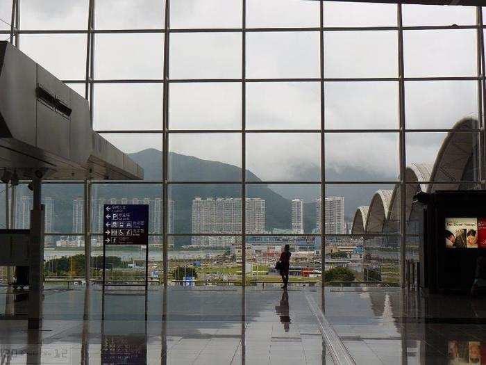 4. Hong Kong International Airport (HKG)