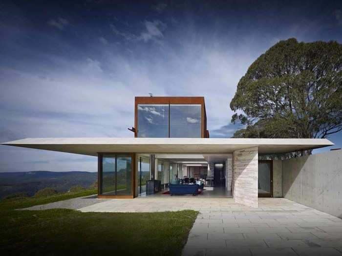 Invisible House in Hampton, Australia by Peter Stutchbury Architecture