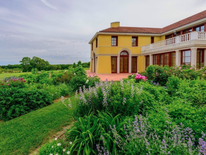 4. This classic Italianate villa setup in Bridgehampton will set you back a cool $50 million. Situated on a pristine private golf course, with a grass tennis court, pool, pool house, formal rose garden, and caretaker