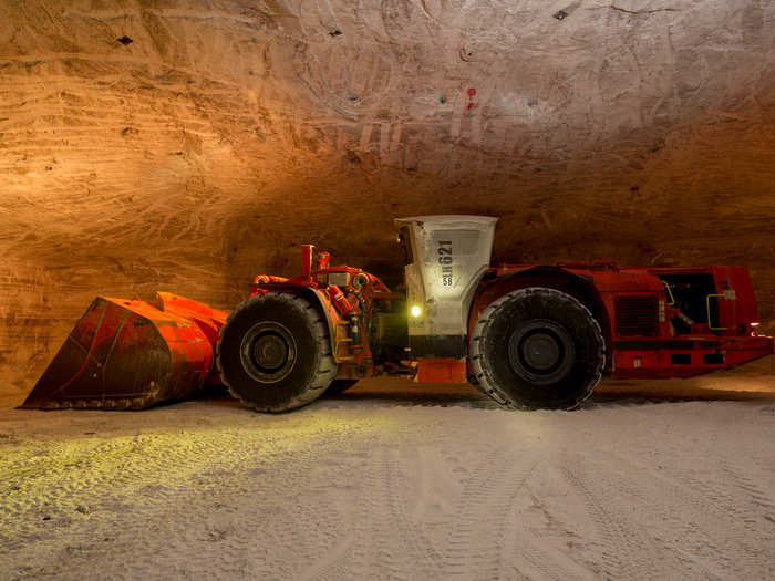 From that, several hundred to several thousand tons of rock salt are blasted. Ohio ranks fourth in salt production nationally and produces five million tons of rock salt a year. 