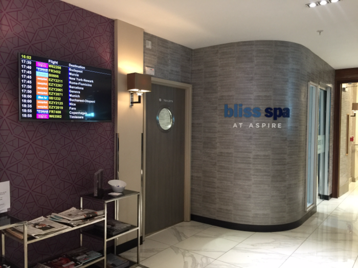 Drinks, snacks, and food are complimentary. At the Aspire lounge, however, you have to pay for certain fancy alcoholic beverages. The lounge also offers free Wi-Fi and spa services.