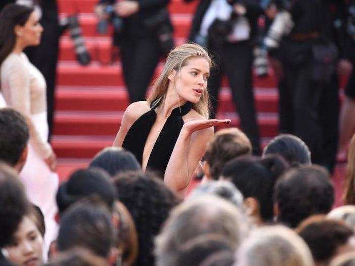 Model Doutzen Kroes was also on the carpet.