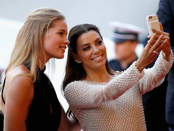 Kores and Longoria connected on the carpet for a selfie.